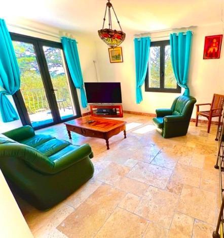 Grand Appartement En Face Du Village Moustiers-Sainte-Marie Exterior photo